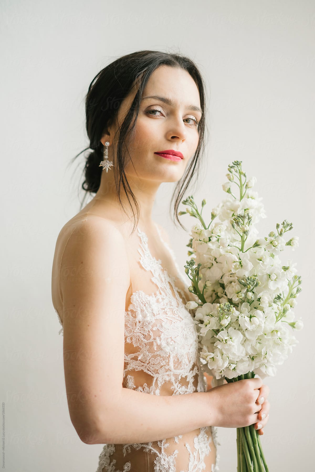 Wonderful Bride In Veil With Floral Bouquet Del Colaborador De Stocksy Dreamwood Photography 6682