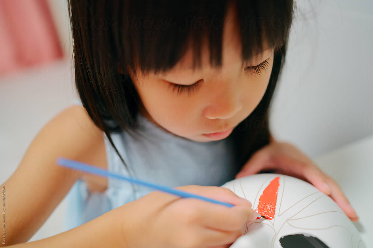 kid painting Peking opera mask