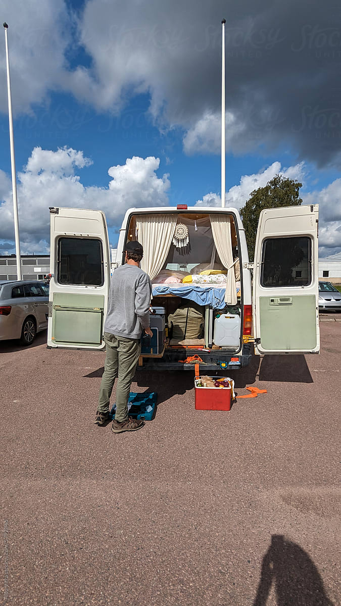 UGC man repair campervan