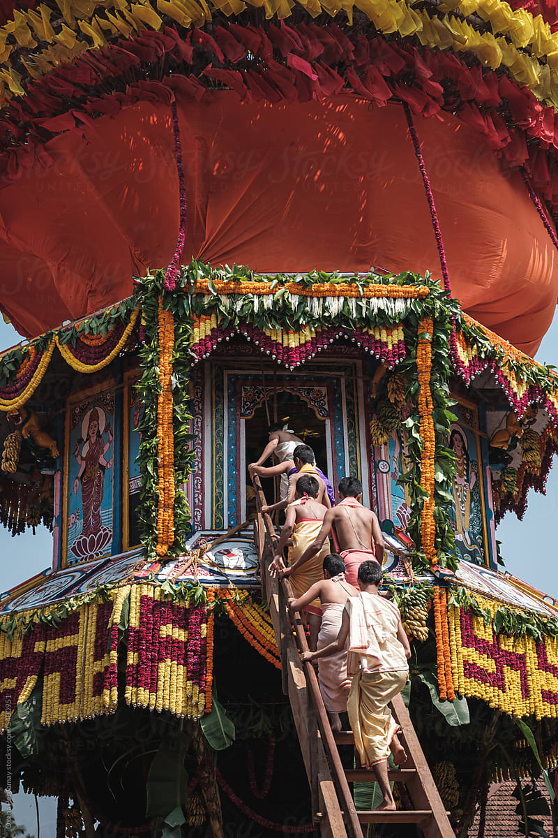 A group of brahmins entering the Shiva chariot.