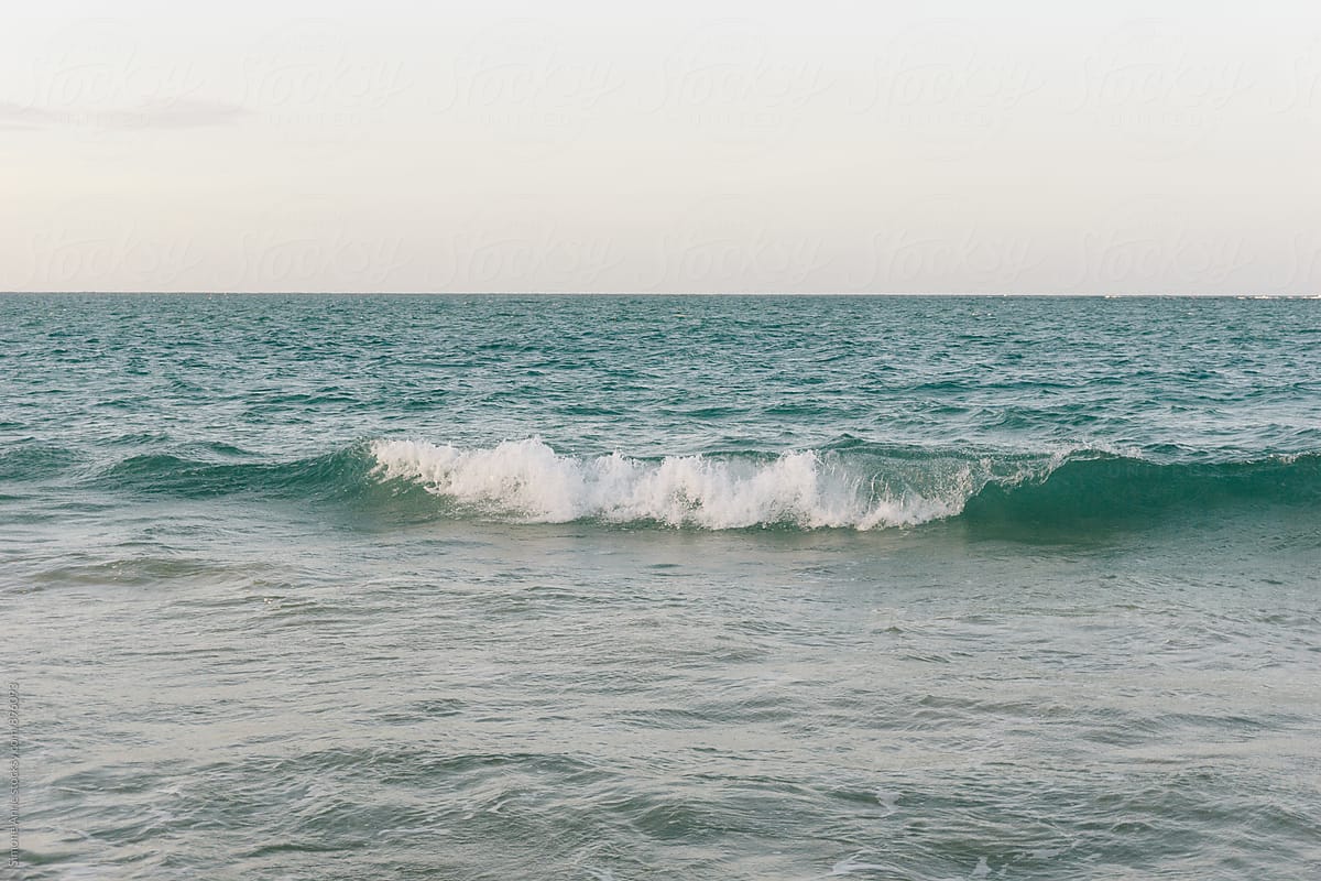 Ocean Waves Del Colaborador De Stocksy Simone Anne Stocksy