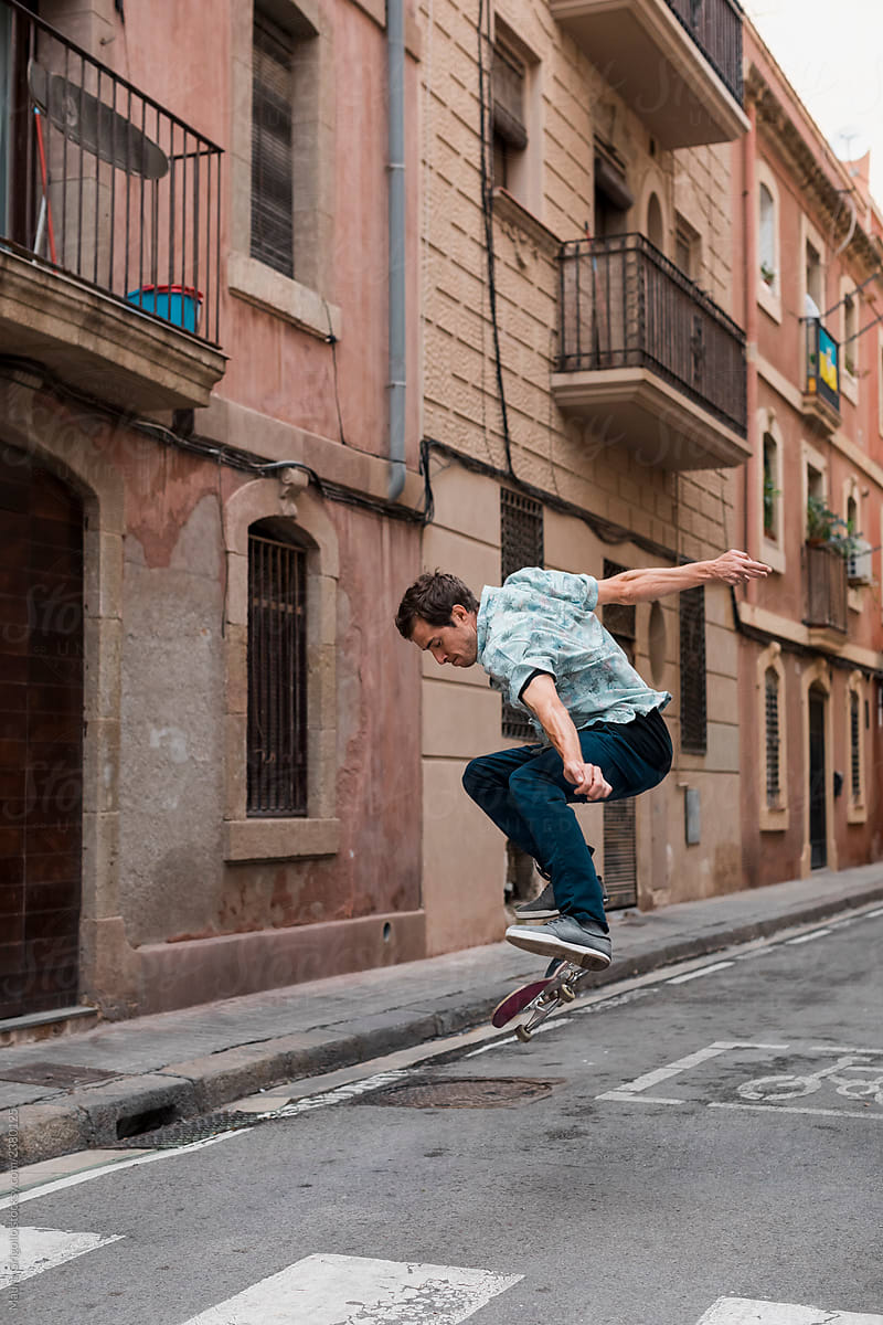 Man jump with his skateboard