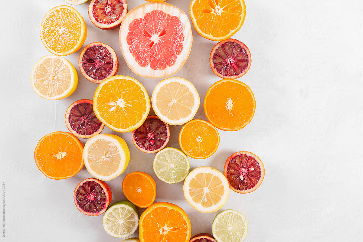 Sliced ​​citrus fruits