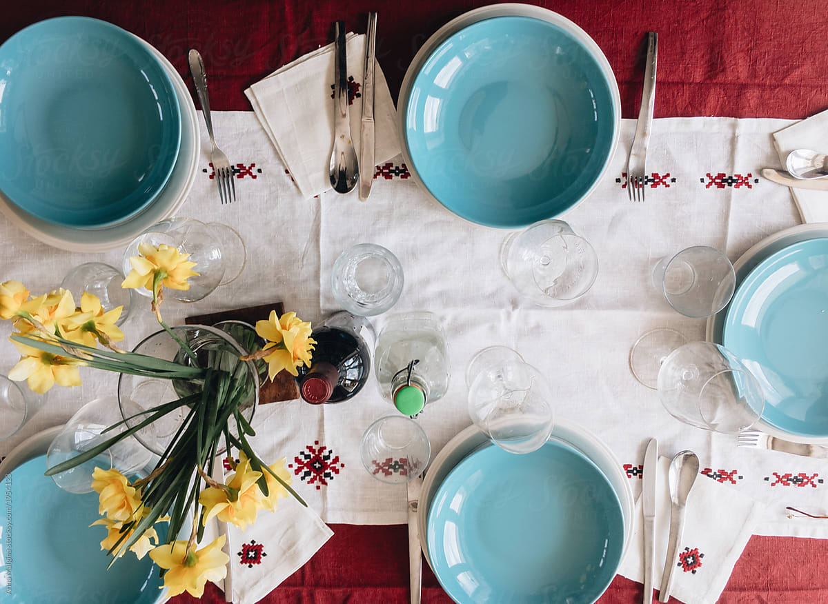 A beautiful dinner tablecloth in spring