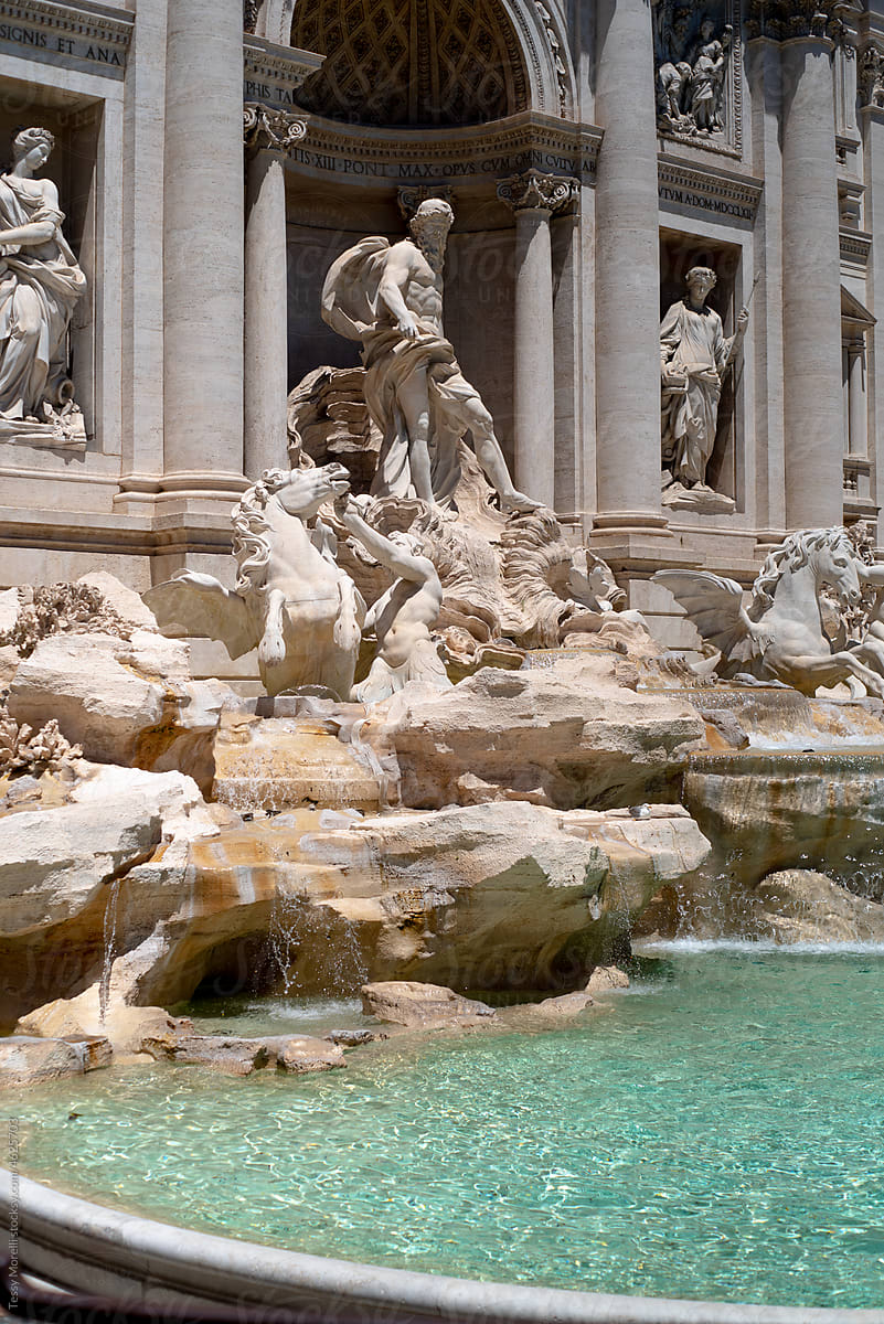 Roma Fontana di Trevi, 18th-century marble sculpture