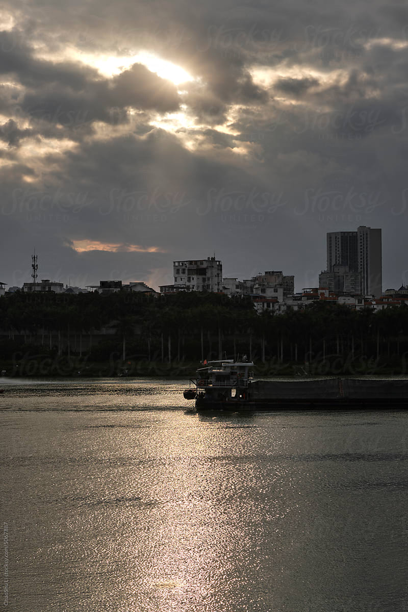 The scenery of the riverside of the city, at sunset