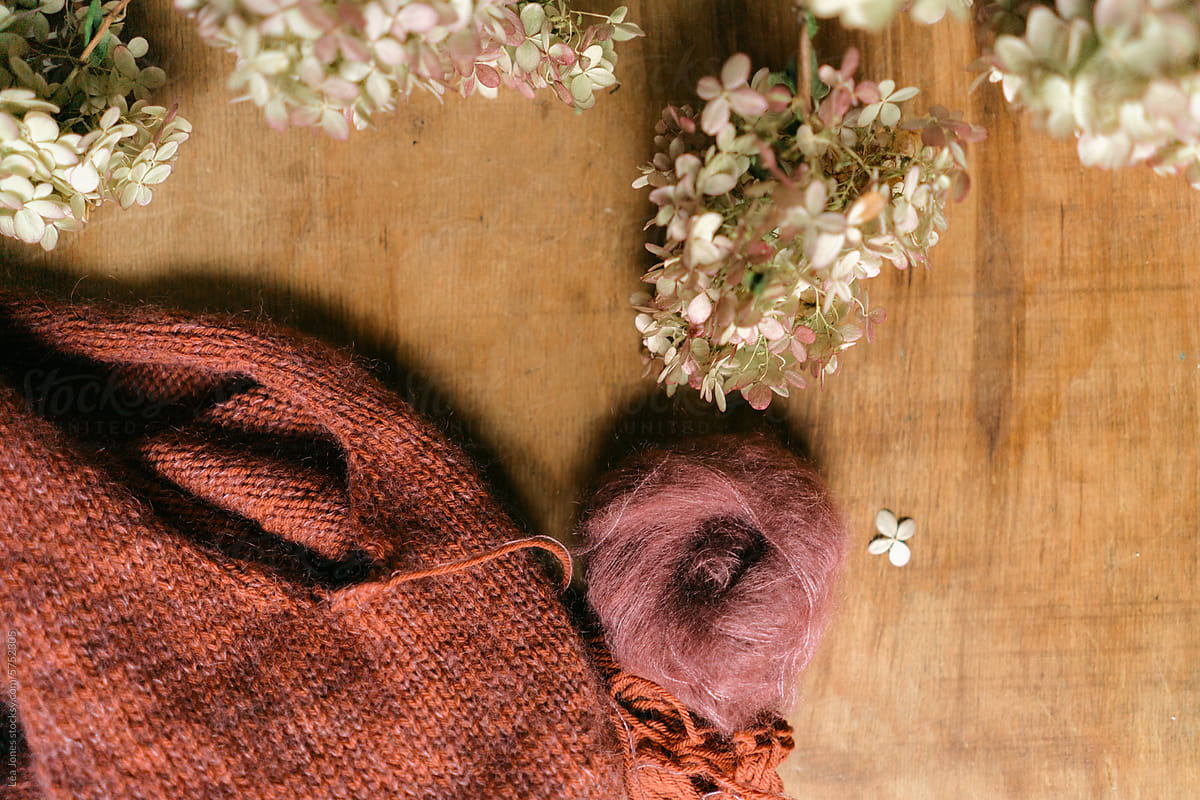 hydrangea and pink and rusty yarn with hydrangea