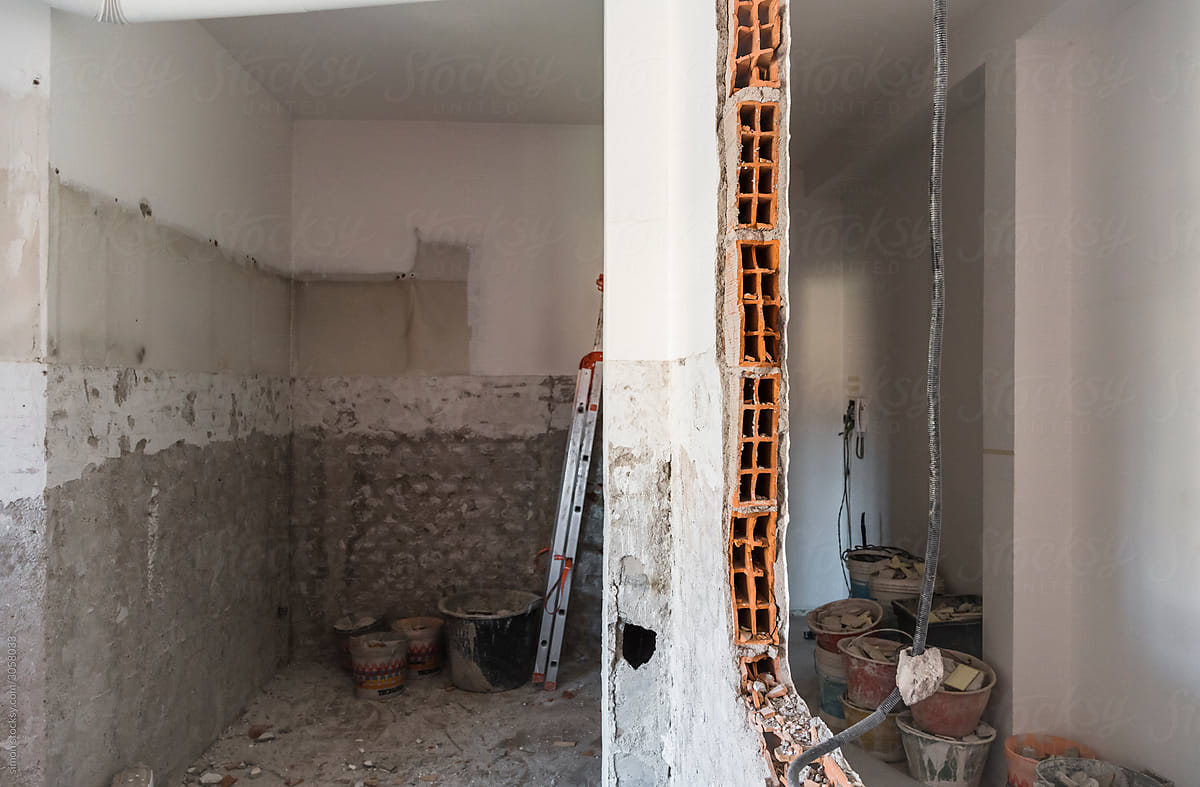 Bricklaying works for renewing an apartment