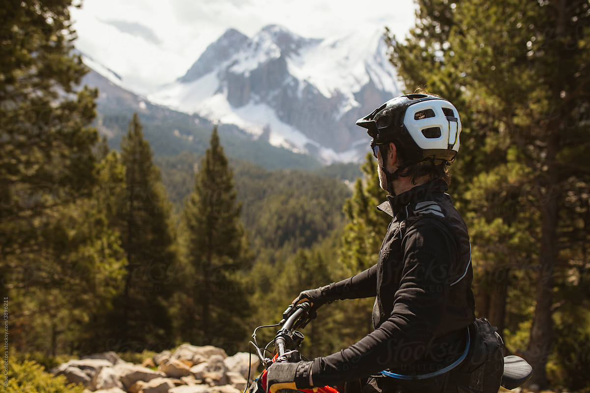 Mountain biker into the high mountains