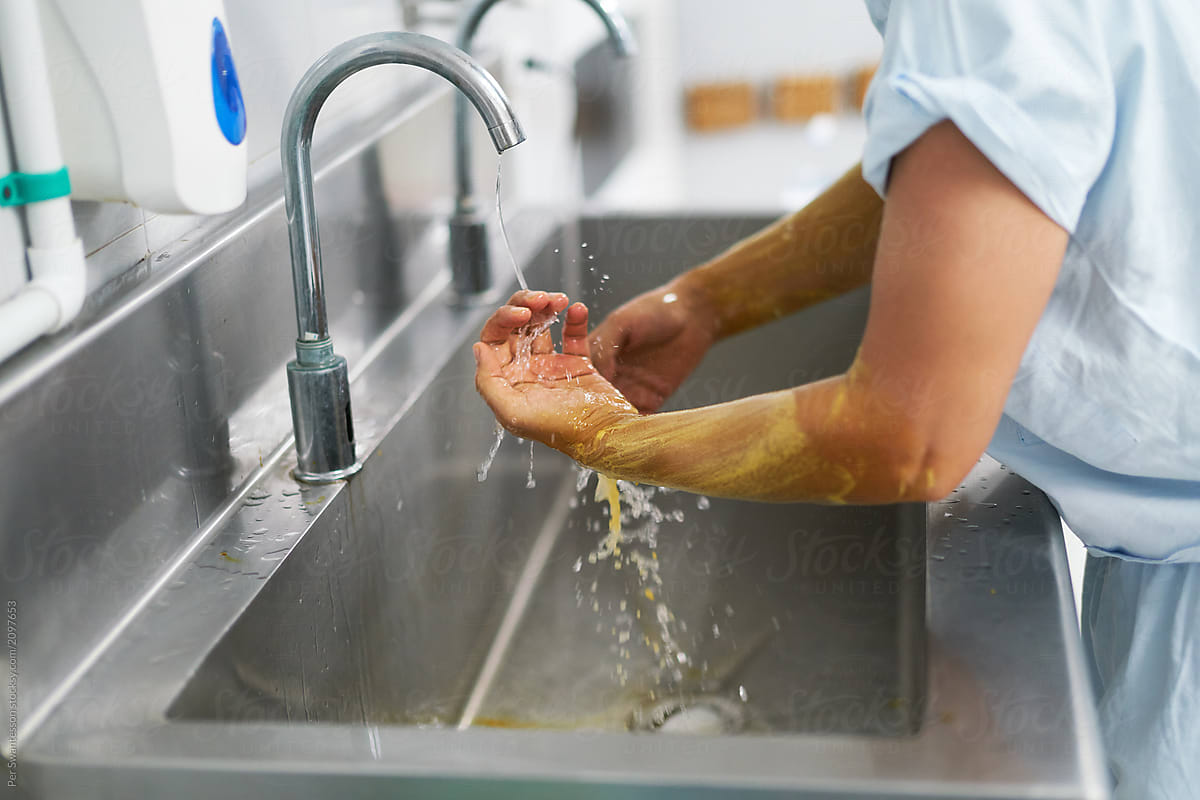 Washing hands: Healthcare medical worker washing hands