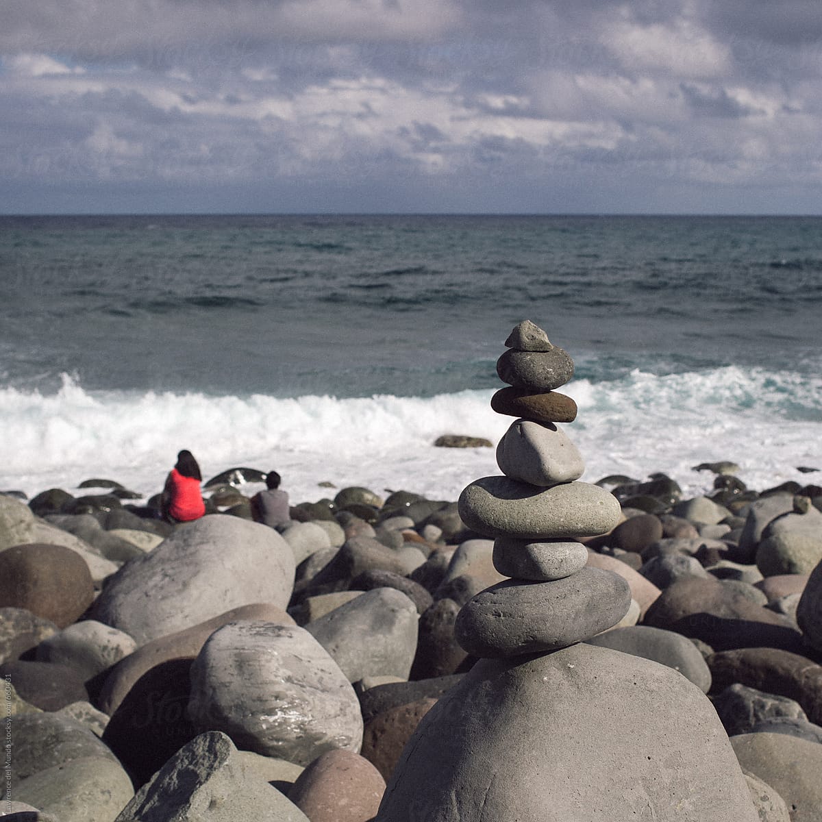 Stones stacked one on top of the other on a beach full of boulders