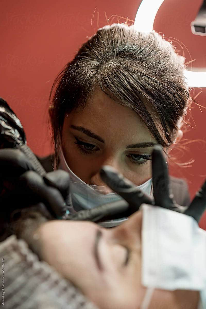 semi-permanent eyebrow tattoo. Tattoo artist studio