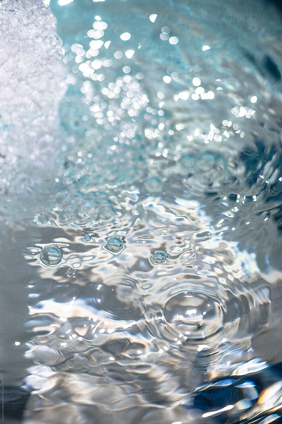 Glassy Ripples and Bubbles on the Surface of the Water