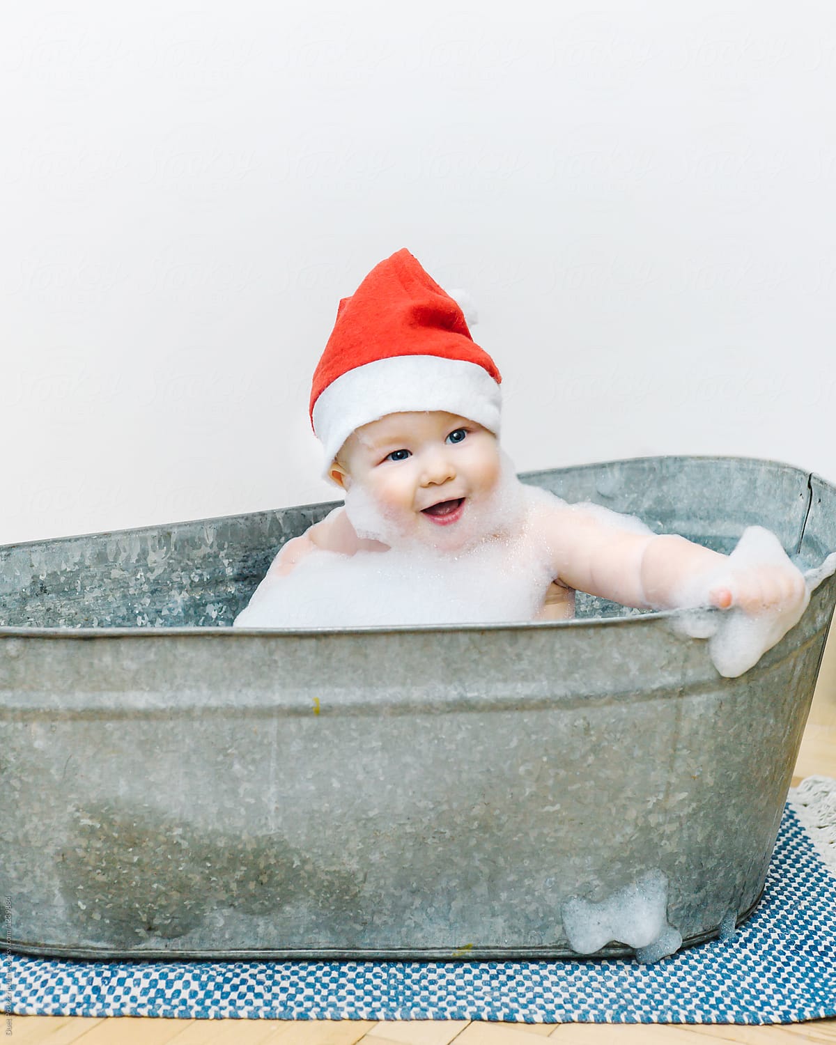 Baby In Santa Hat Bath By Duet, Santa In The Bathtub