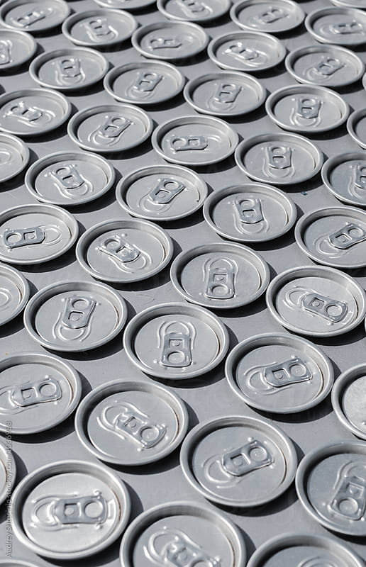 Repetition of plugs/tops of soda cans.