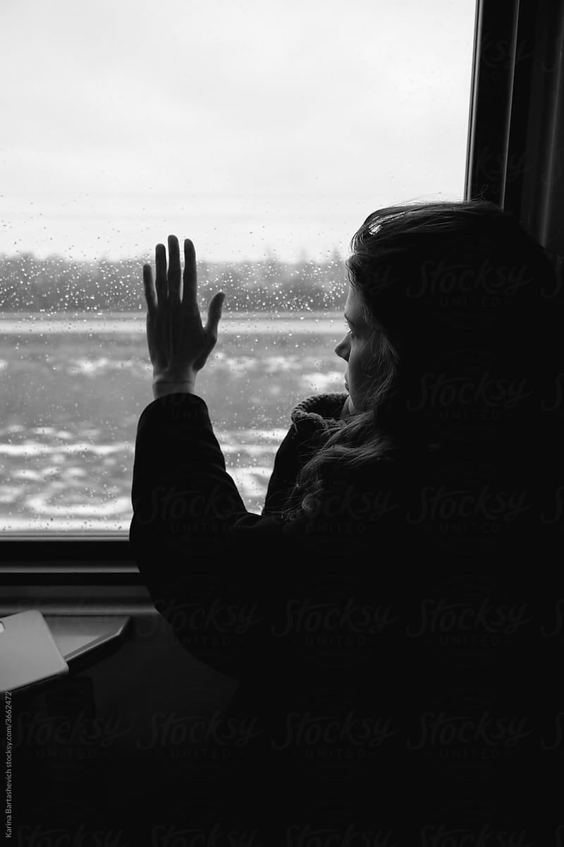 girl\'s hand on the train window