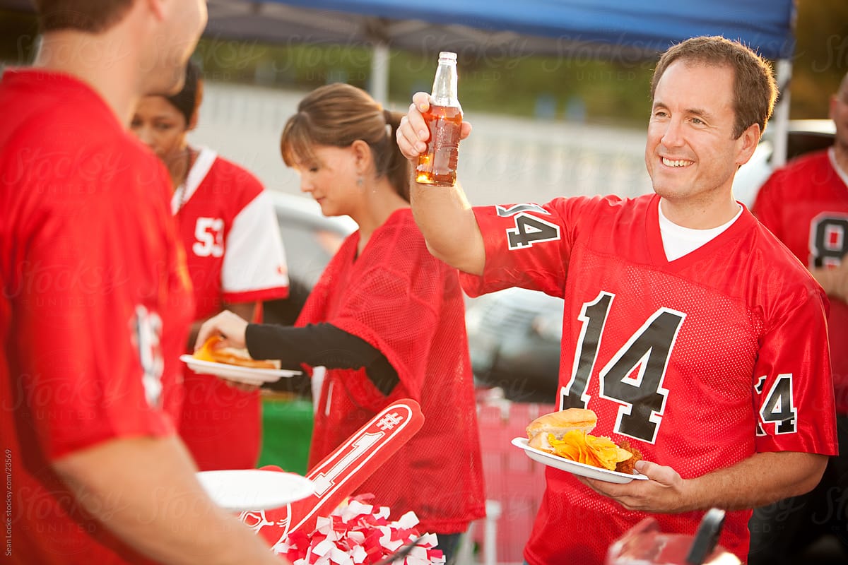 Tailgating: Guy Toasts His Favorite Team