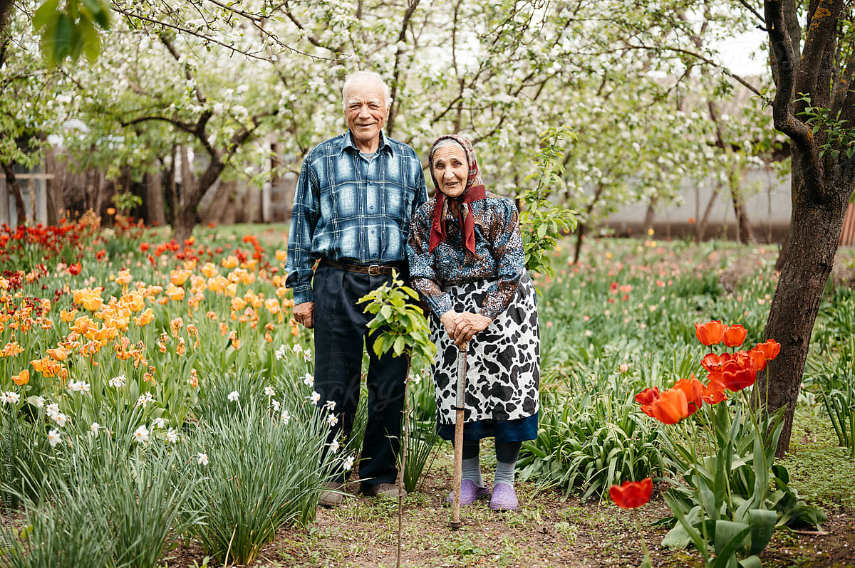 Aged couple in garden.