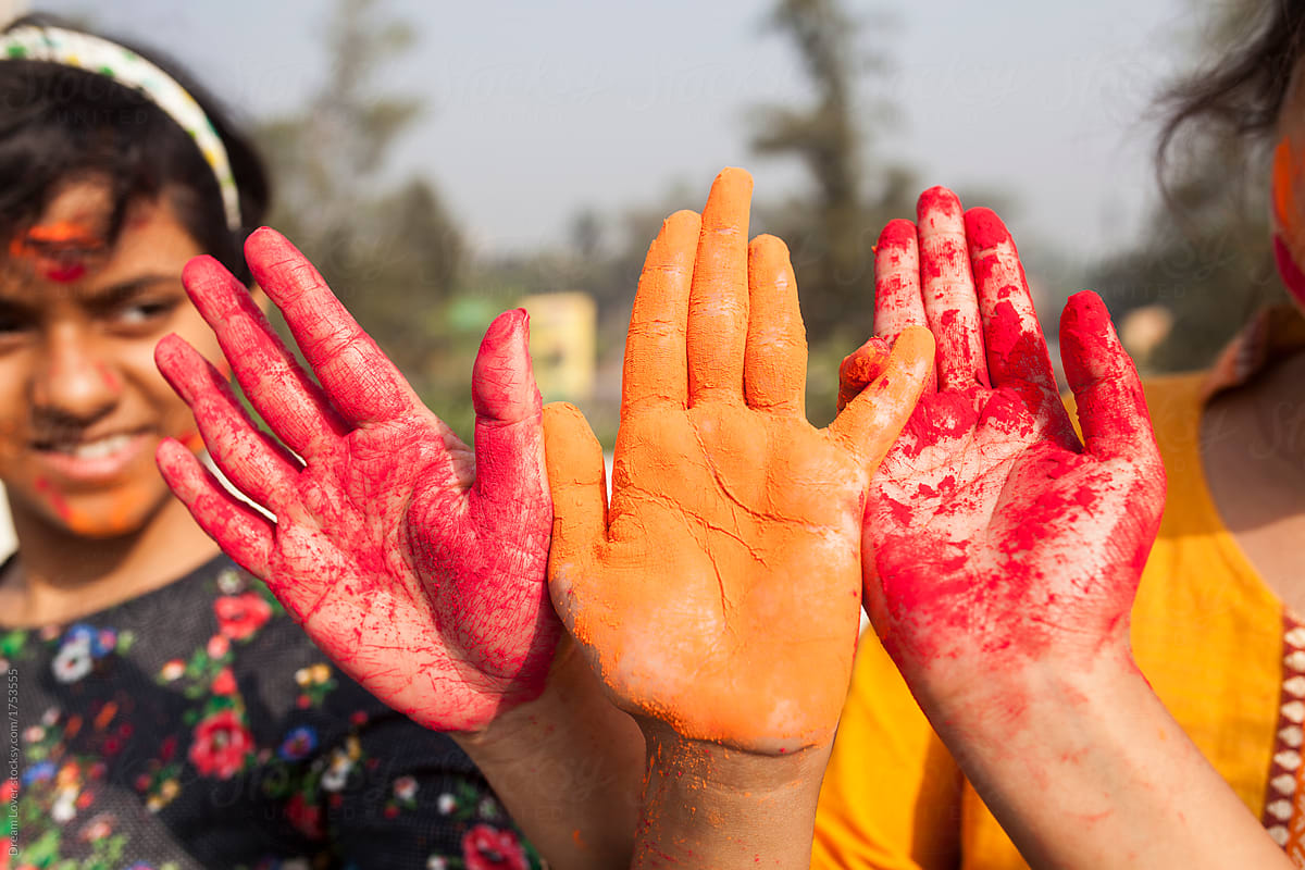 Girls showing colorful hand smudged with color powder