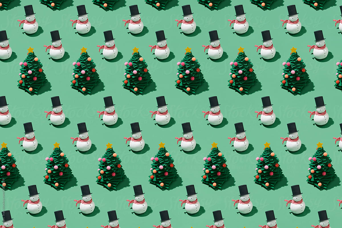 Seamless pattern with Christmas trees and snowmen