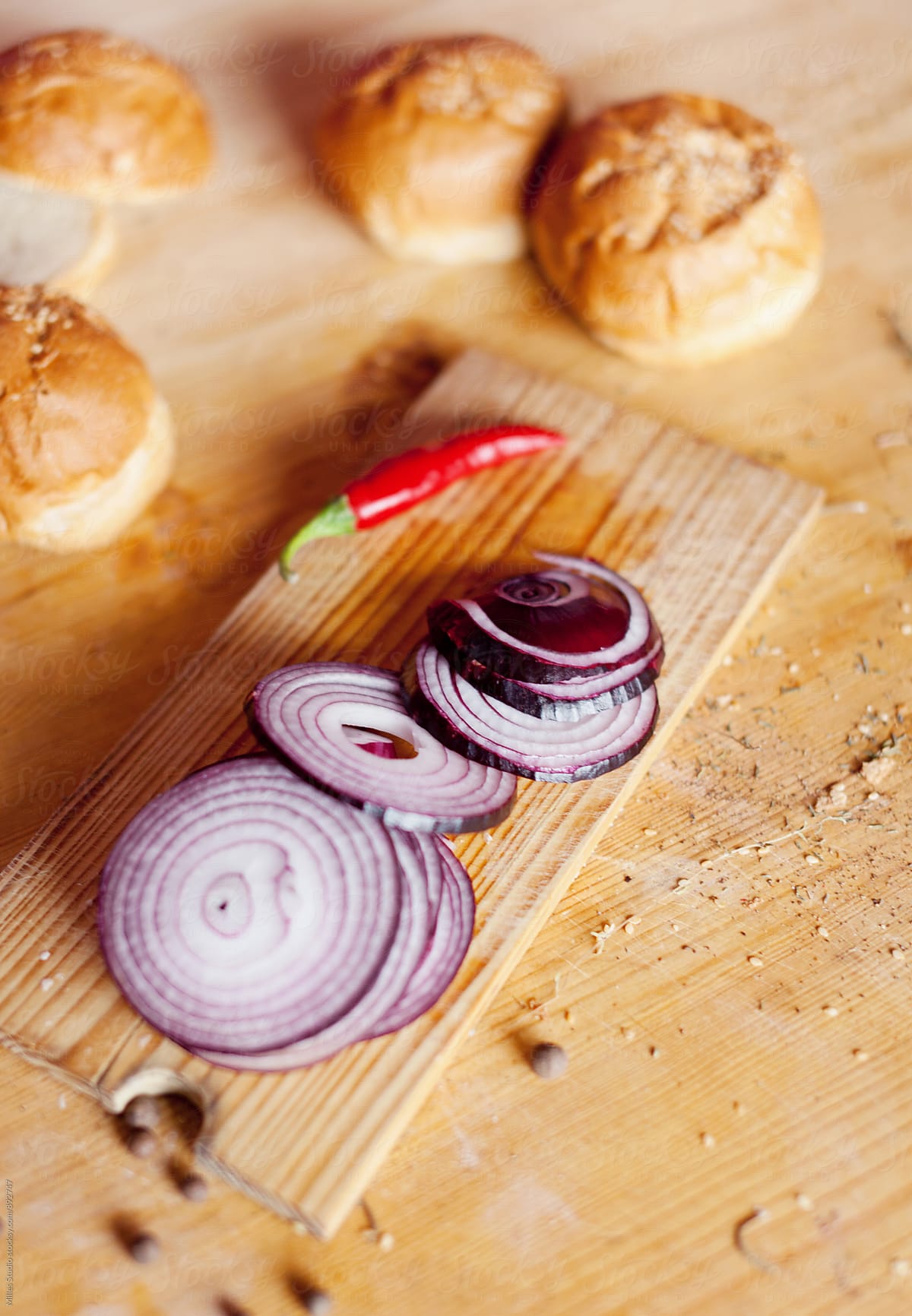 Onion on cutting board