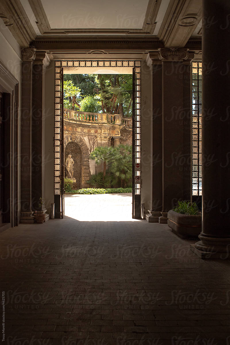 Roma palace hallway