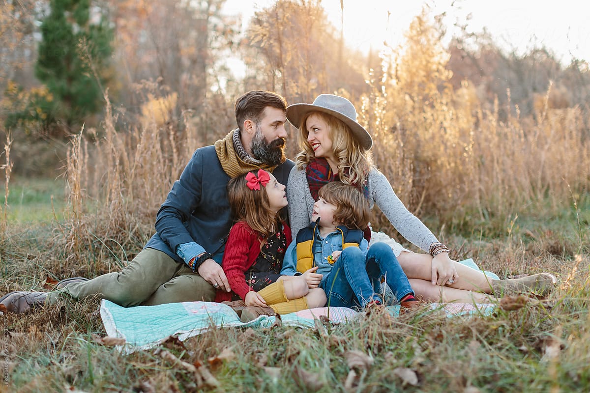 20 Fantastic Family Photo Outfit Ideas for Every Season