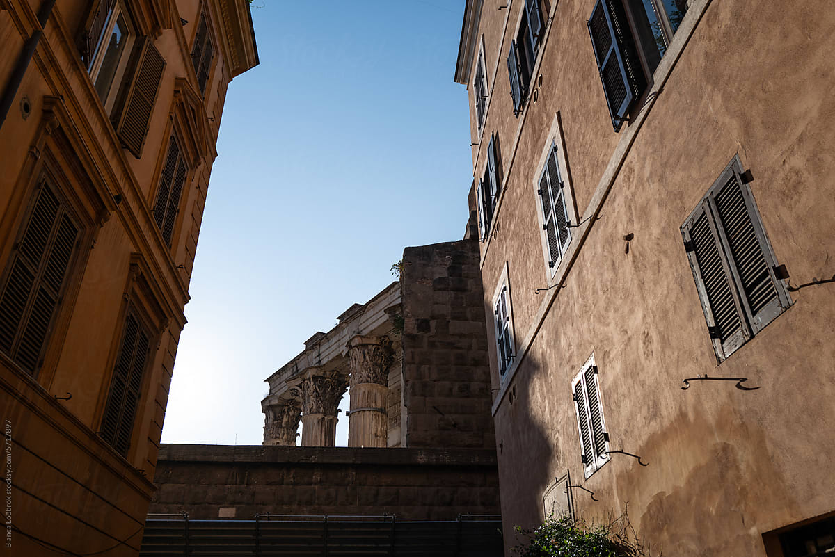 Ancient Rome hides in a alley