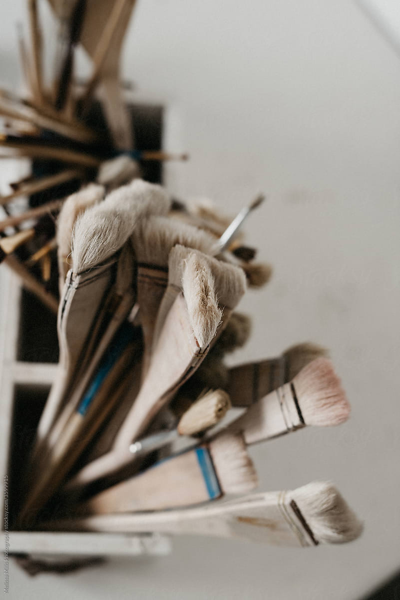 Brushes for glazing pottery