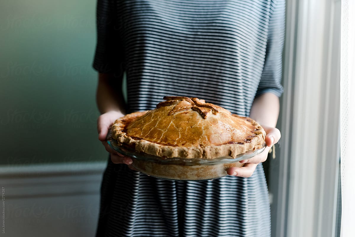 Homemade Apple Pie by Léa Jones.