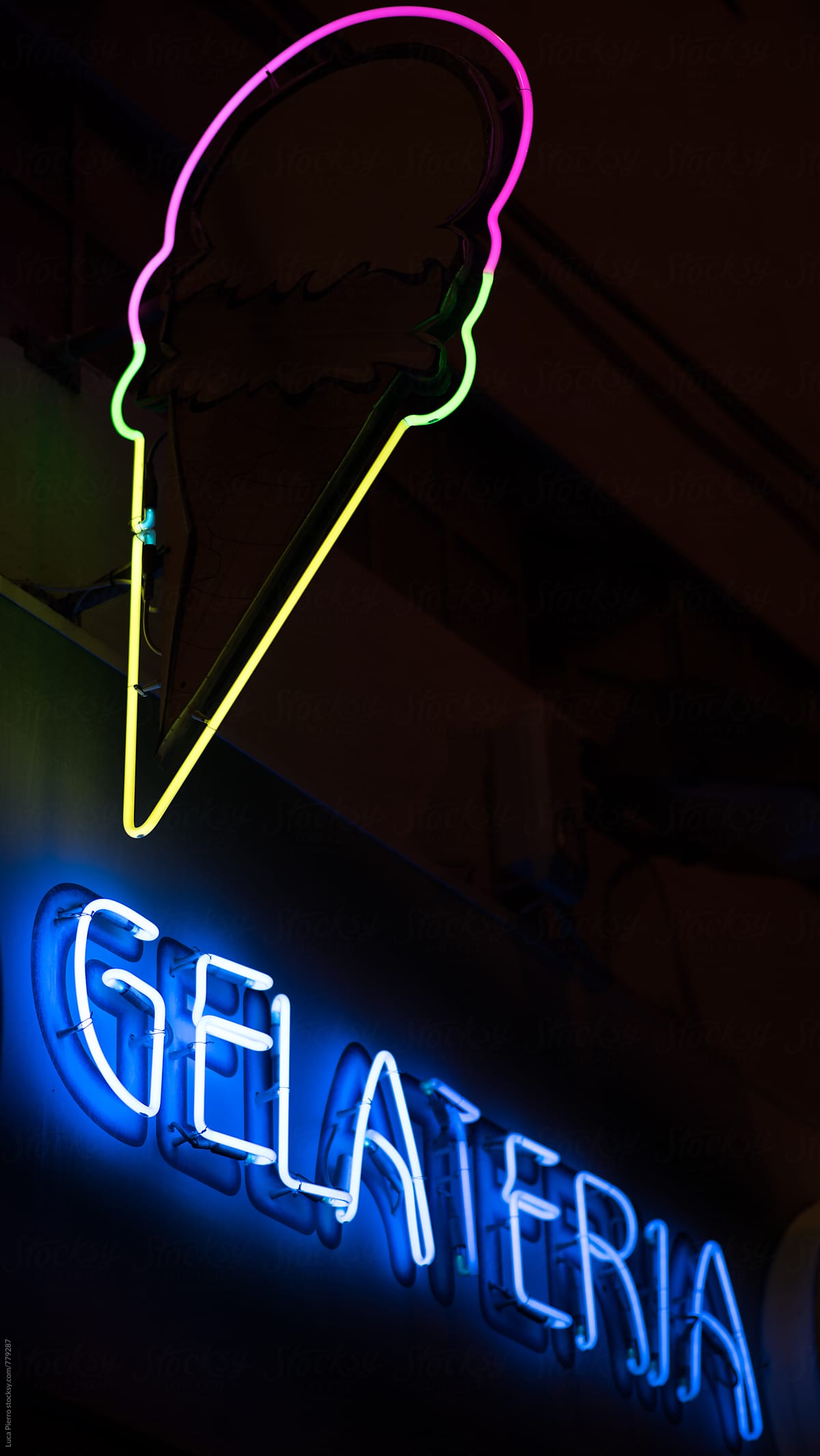Gelateria neon lights
