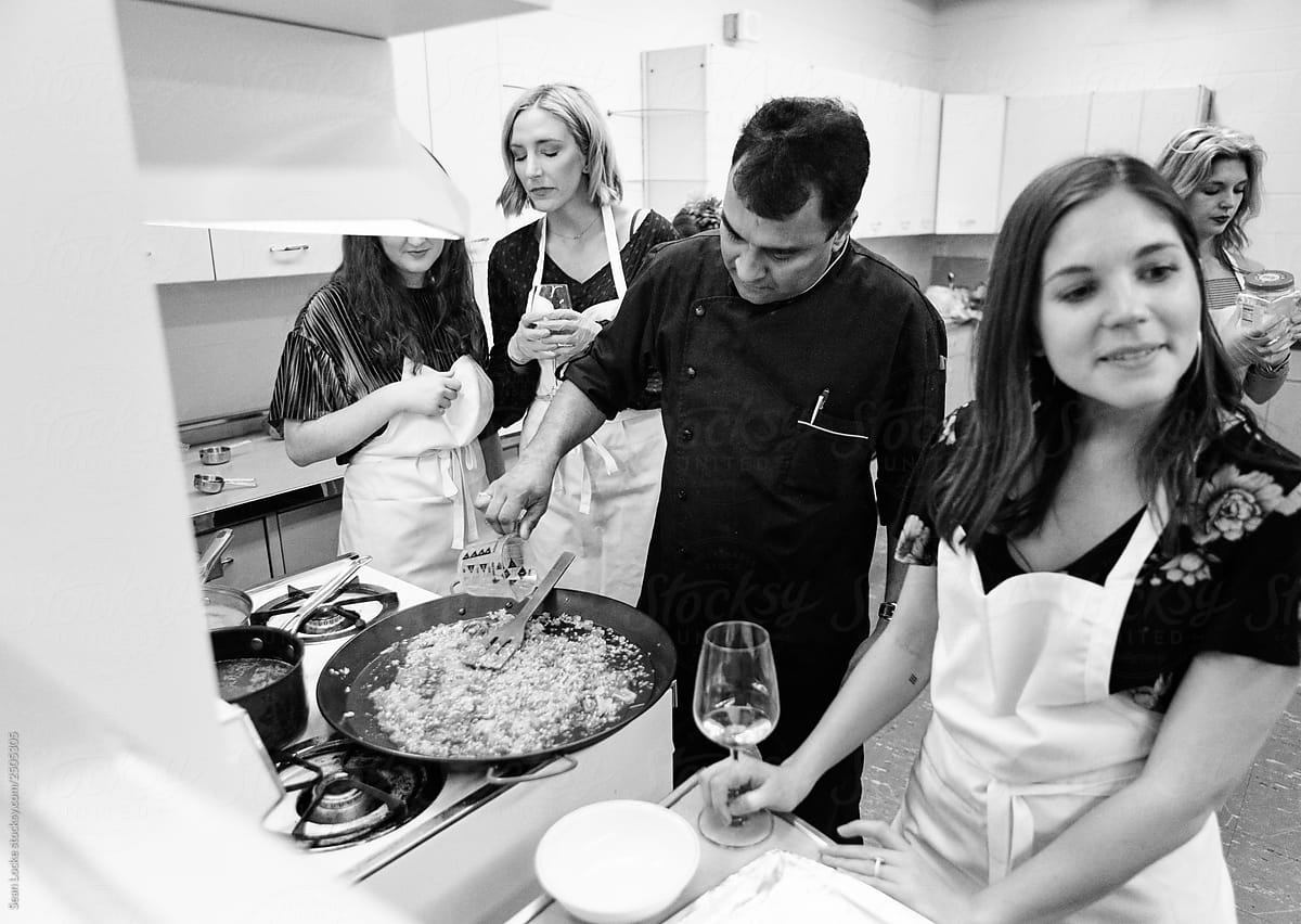 Class: Chef Demonstrates Technique For Paella