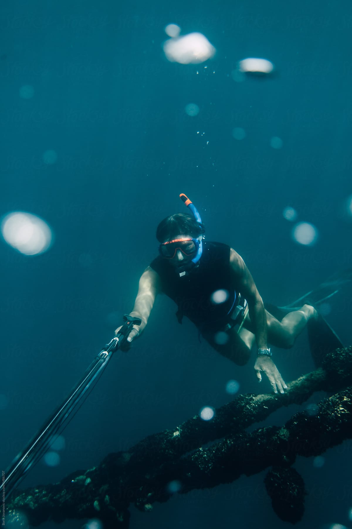 Diver hunting with underwater spear gun