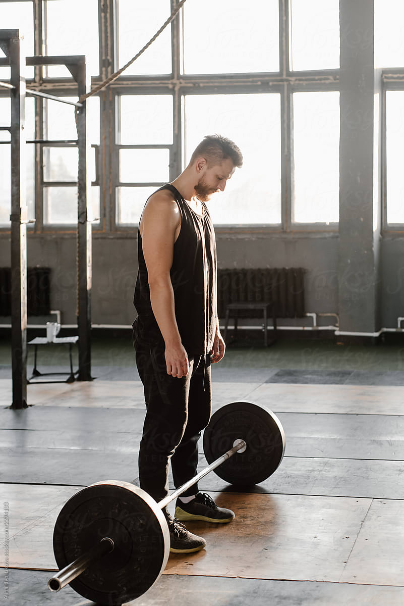 Man preparing for weightlifting exercise