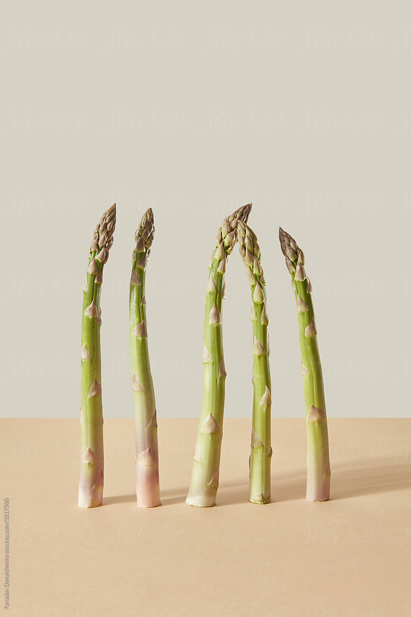 Vertical spears of natural asparagus.