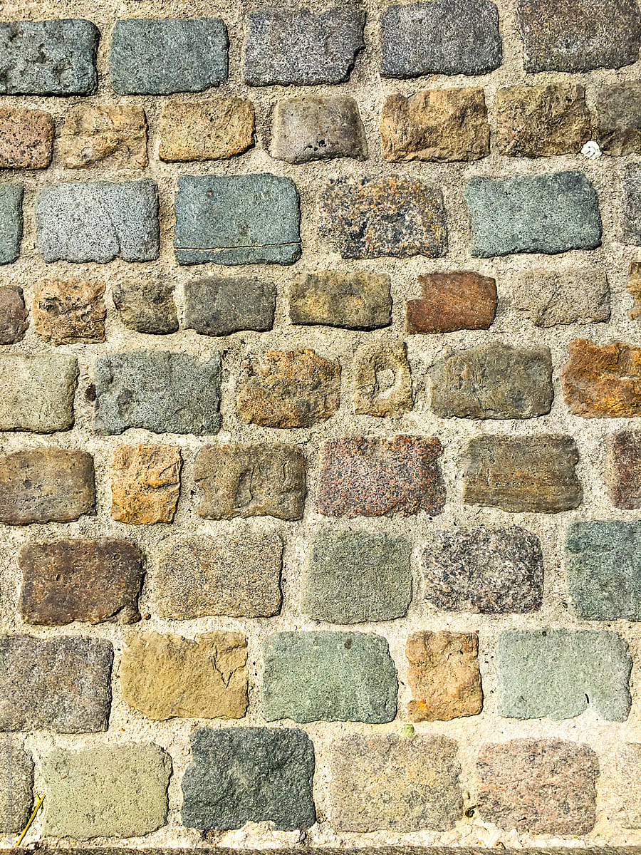 floor of stones of different colors