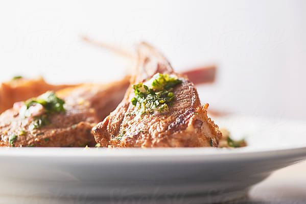 Raw lamb chops with fresh mint – License Images – 13200577 ❘ StockFood
