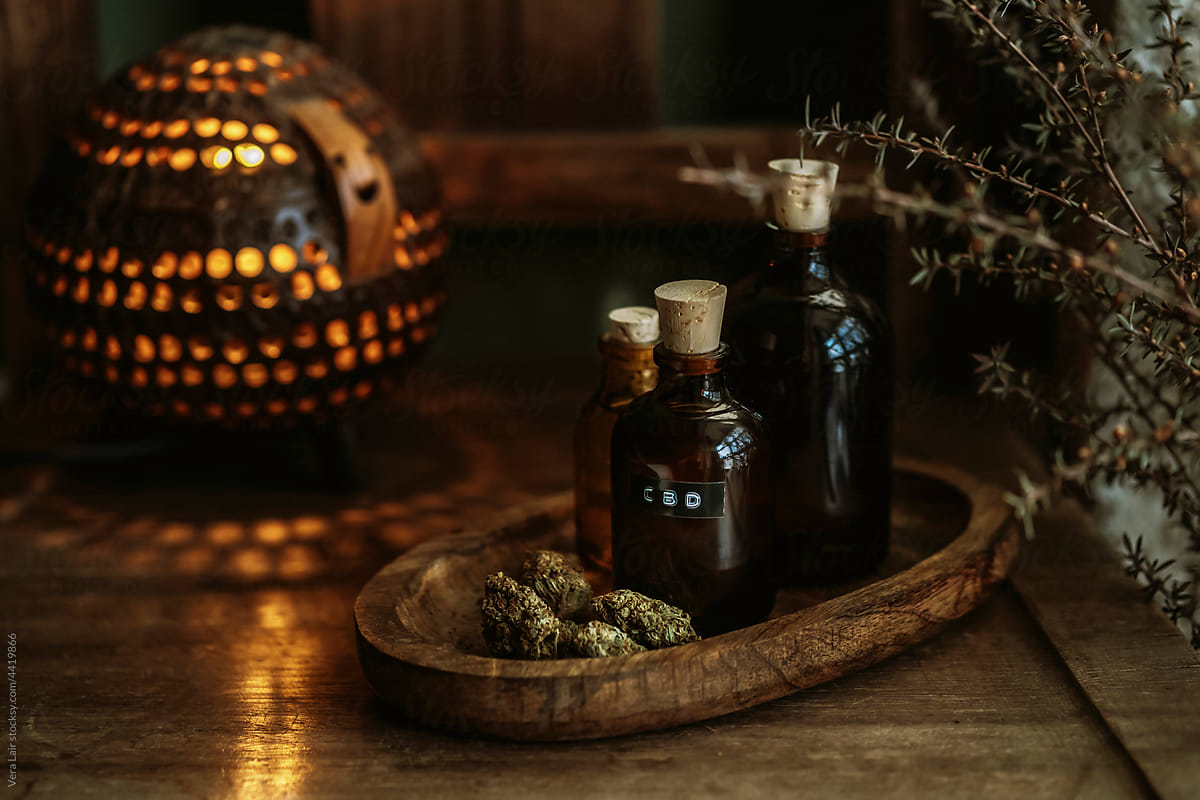 cannabis oil and lamp