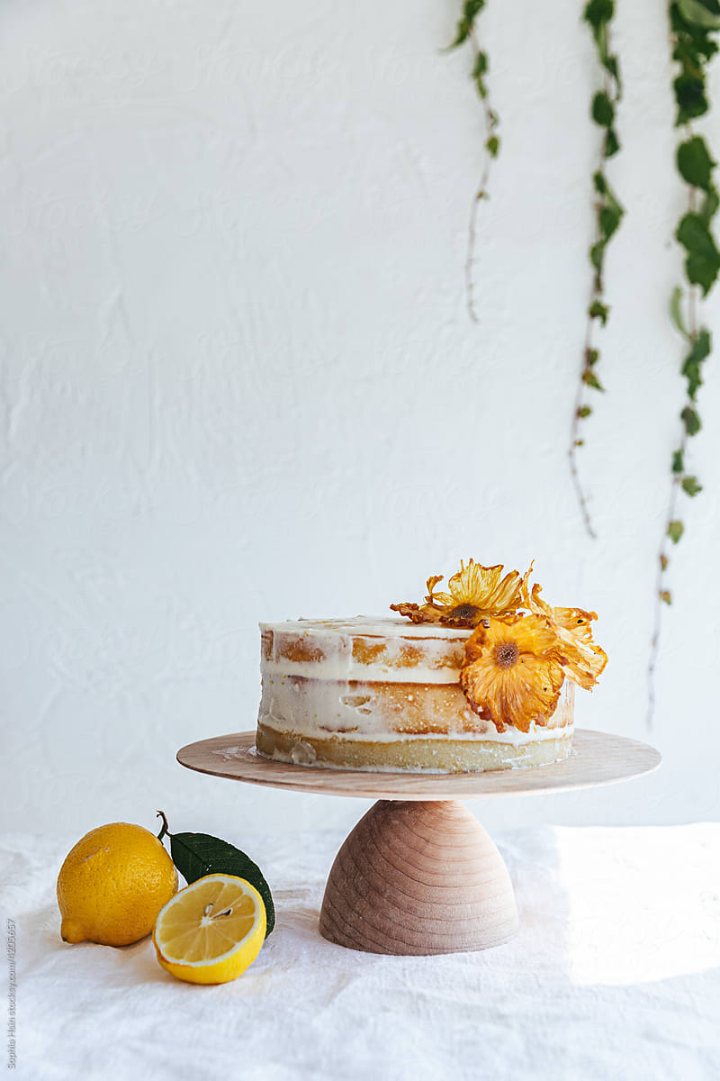 Lemon layer cake with pineapple flowers