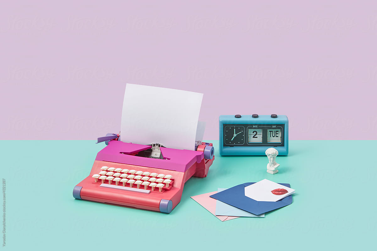 Pink vintage typewriter and table calendar