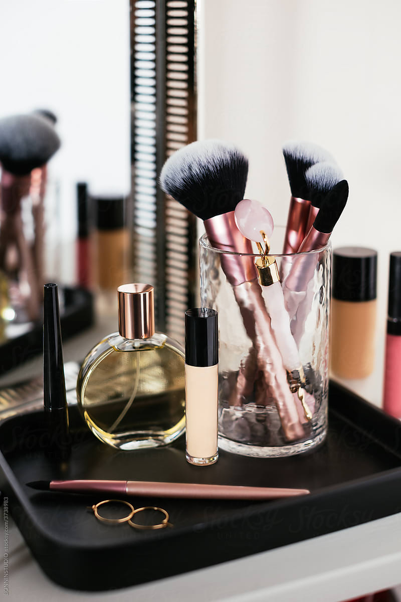 Perfume and cosmetic near makeup applicators