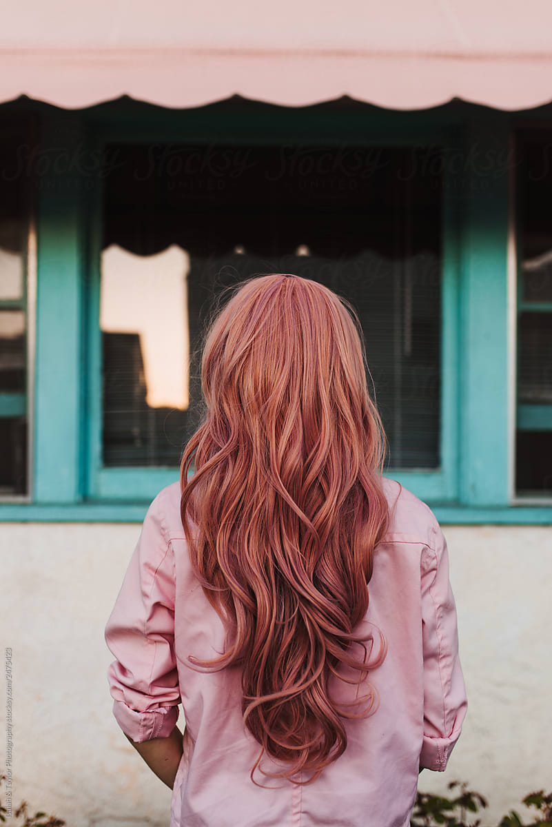 Back view of woman\'s beautiful pink wig