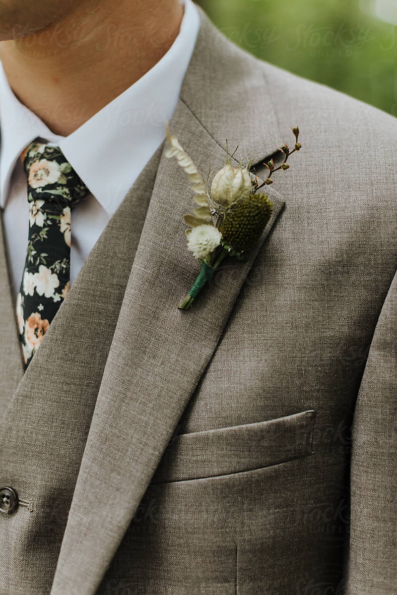 Closeup of Groom\'s Tie, Boutonniere and Suit