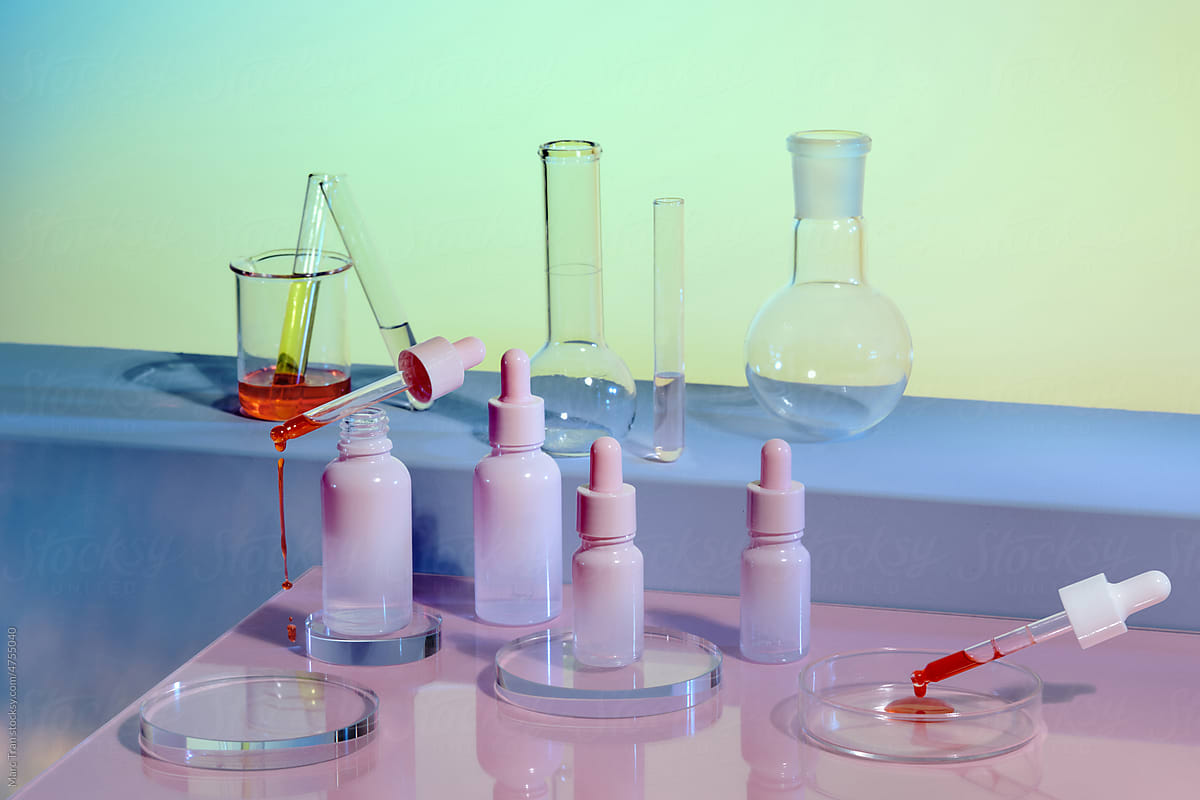 Cosmetic glass bottle with pipette and serum bottles