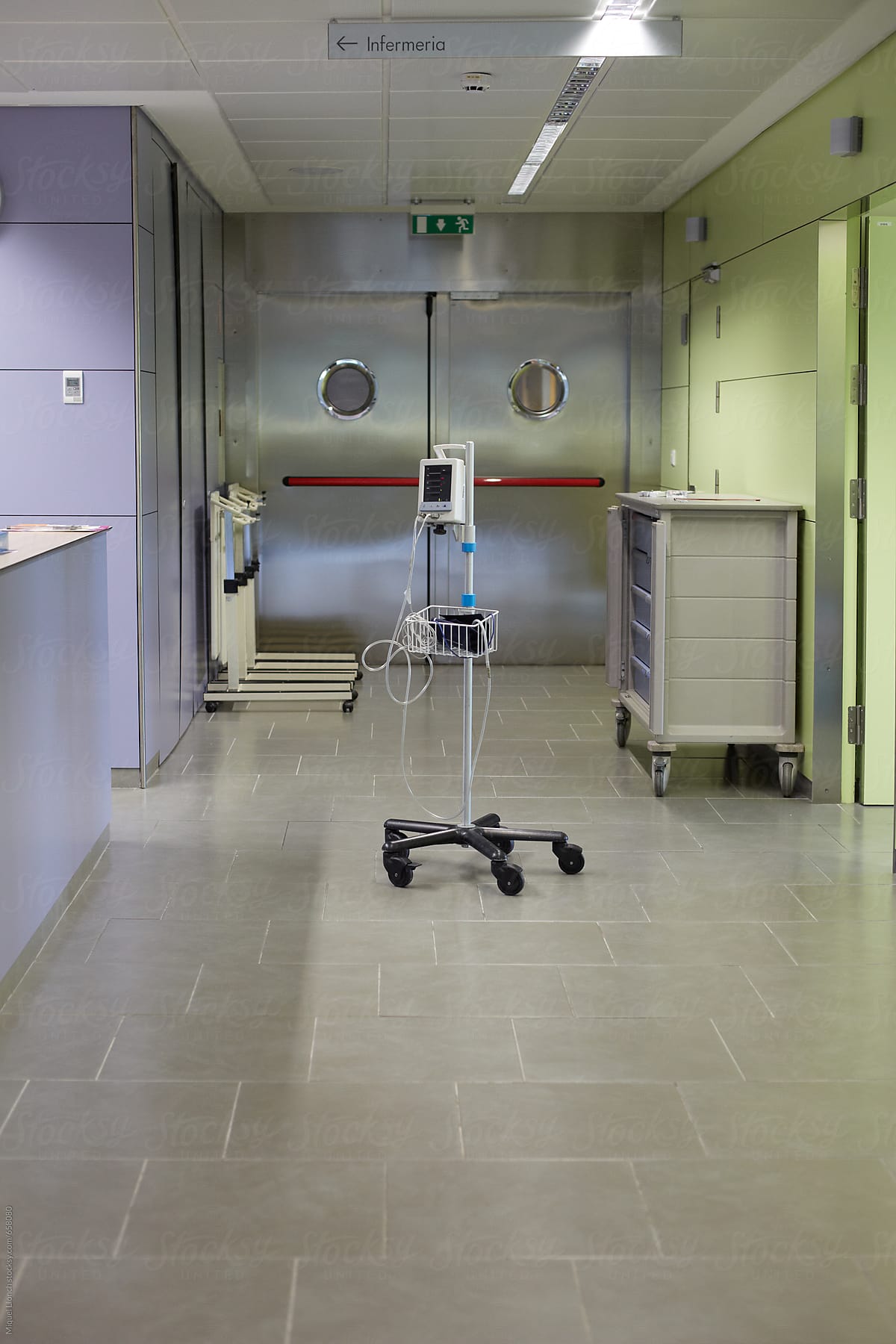 Electronic device for medical mesure in a hospital hall