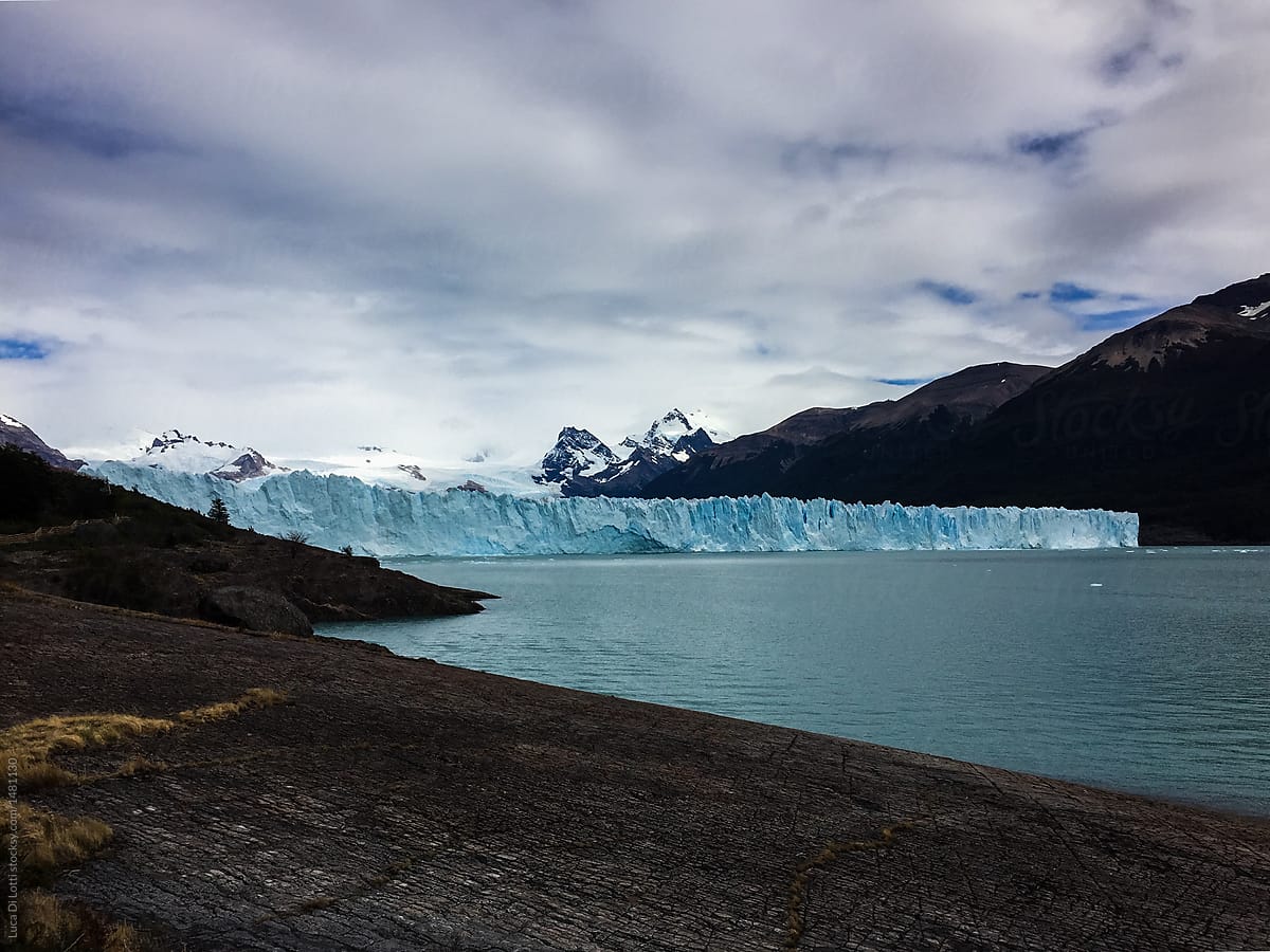 Laguna, glacier and mountains of Perito Moreno