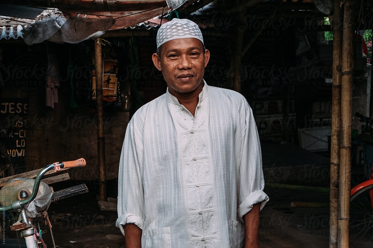 Male worker in Bali market