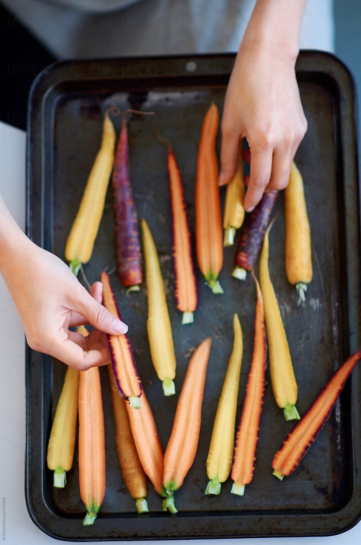 Roasting raw organic carrots