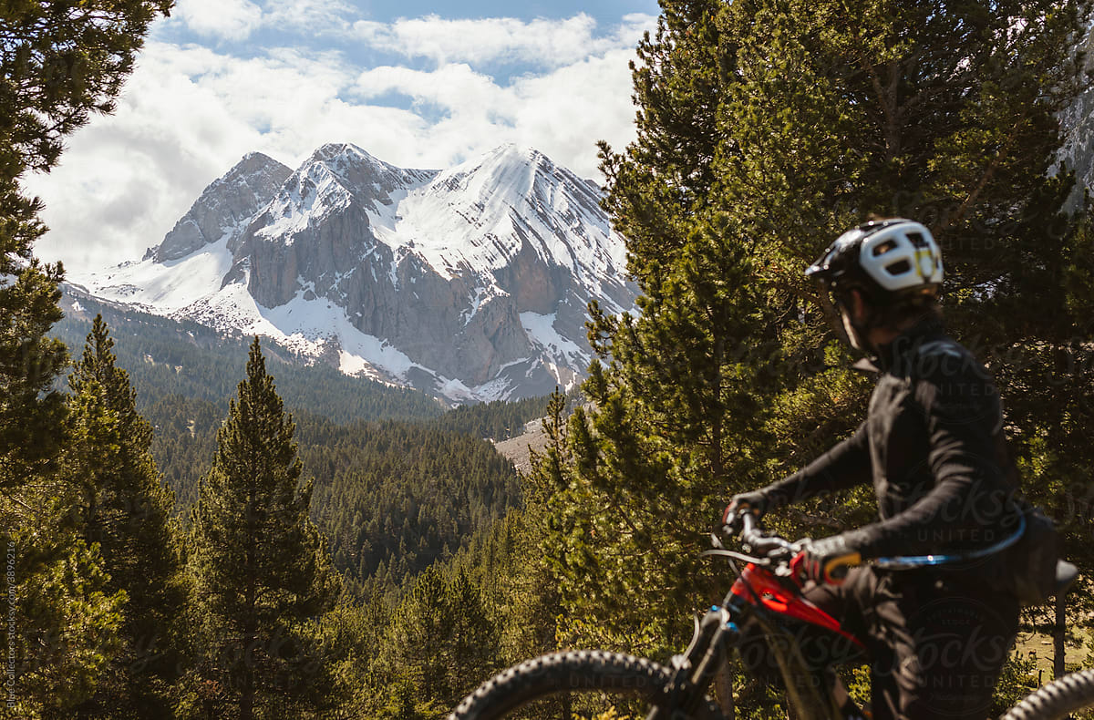 Mountain biker into the high mountains