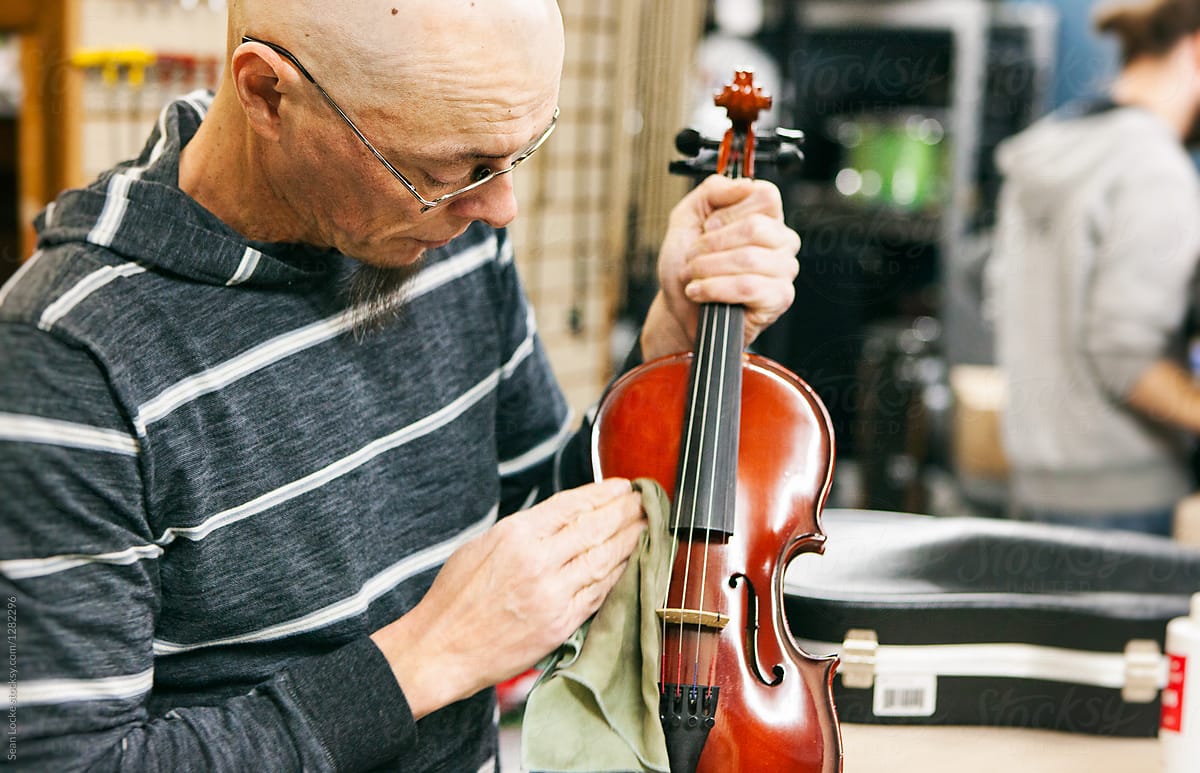 Band: Repairman Cleans Up Violin After Fixing It